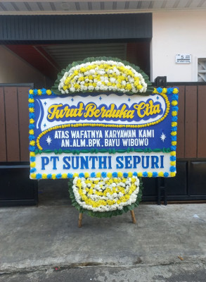 Papan Bunga Duka di Larangan Luwok